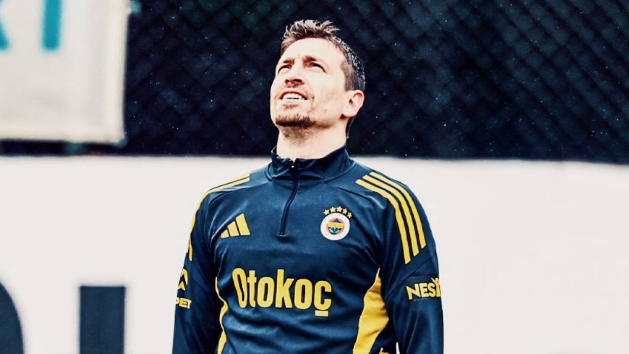 Fenerbahçe, Mert Hakan Yandaş'la Yeni Sözleşme İmzaladı