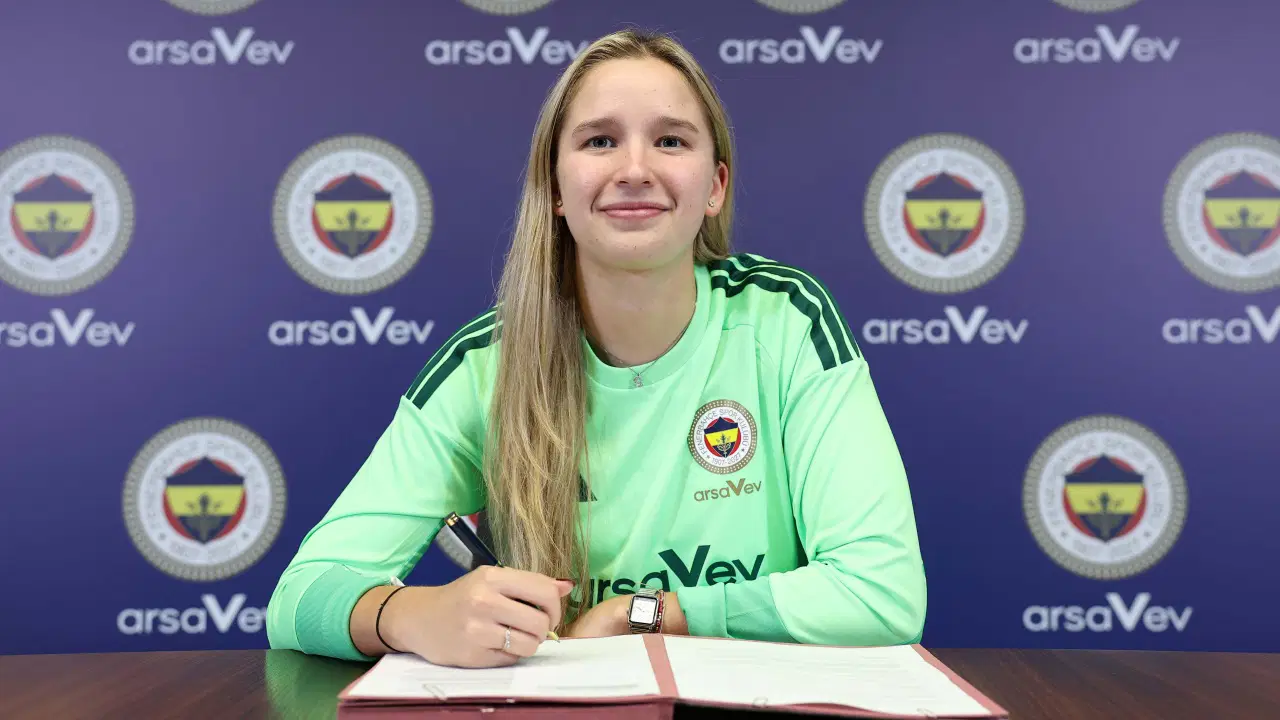 Fenerbahçe Petrol Ofisi Kadın Futbol Takımı, Paraguaylı Kaleci Belotto'yu Transfer Etti