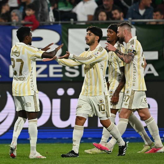 Fenerbahçe Rizespor'u 3-0 Mağlup Etti
