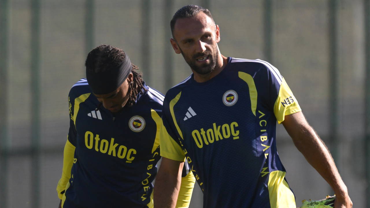 Fenerbahçe'de sakatlık şoku: Vedat Muriqi antrenmanda sedyeyle çıktı