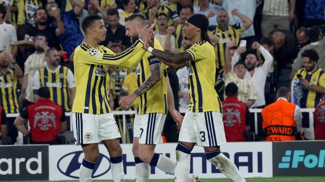 Fenerbahçe Şampiyonlar Ligi'ne Roma Beraberliğiyle Başladı
