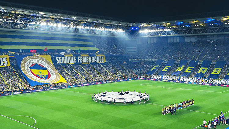 Fenerbahçe 18 Yıl Sonra Şampiyonlar Ligi'nde: Roma Karşısında Tarihi Gece
