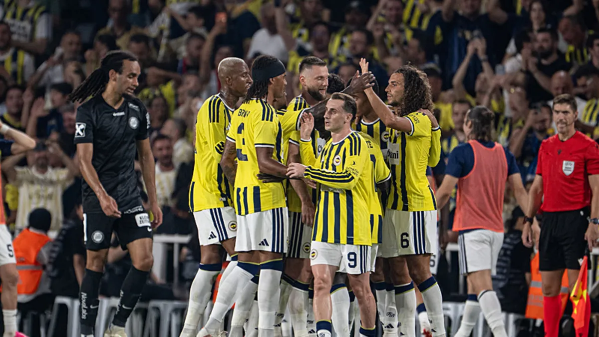 Fenerbahçe'den Şampiyonlar Ligi'nde Dev Adım: Sturm Graz'ı 2-0 Yendi