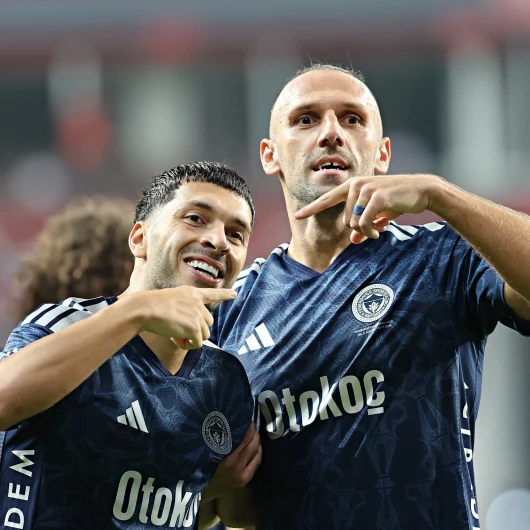 Fenerbahçe, Samsunspor'u 2-0 Yendi: Derbi Öncesi Moral Depoladı