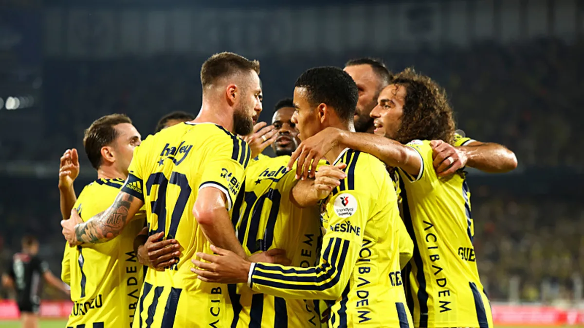 Fenerbahçe, Samsunspor'a Konuk Olacak: Ligde Zirve Takibi