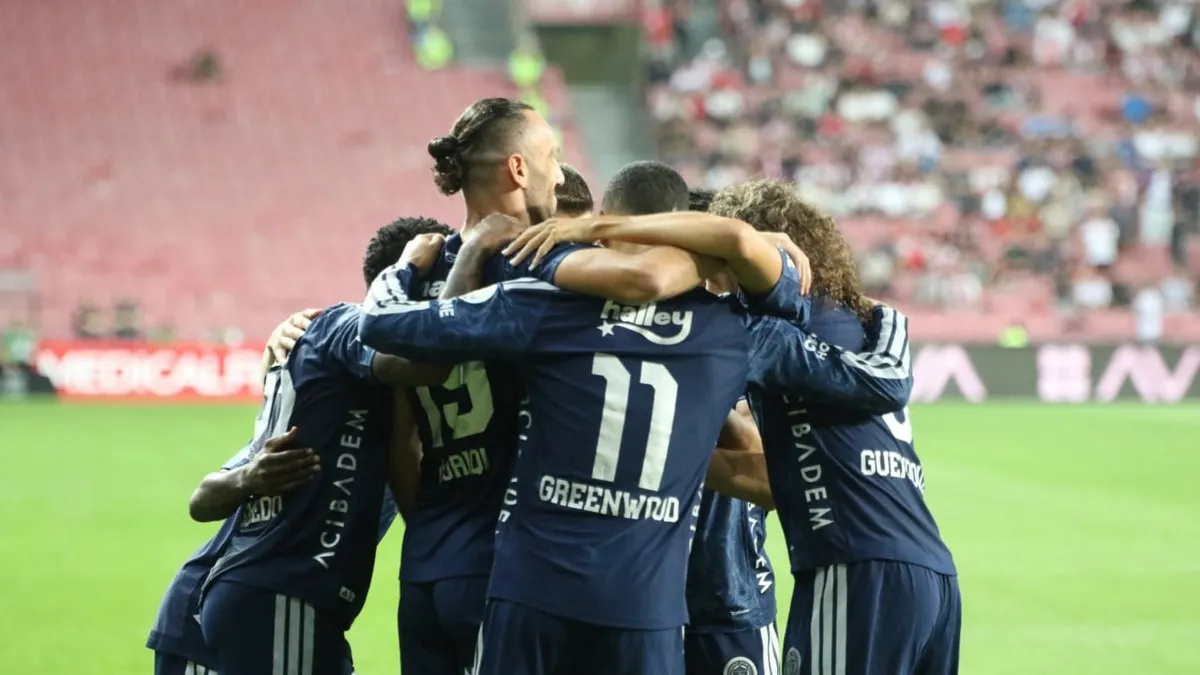 Fenerbahçe Samsunspor'u 2-0 Mağlup Etti, Derbi Öncesi Moral Buldu