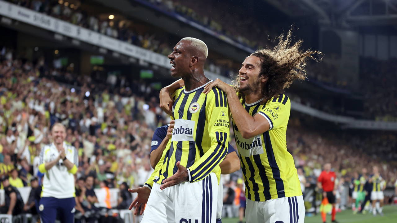 Fenerbahçe, Sturm Graz Maçları Öncesi Şampiyonlar Ligi Kadrosunda Değişiklik Yaptı