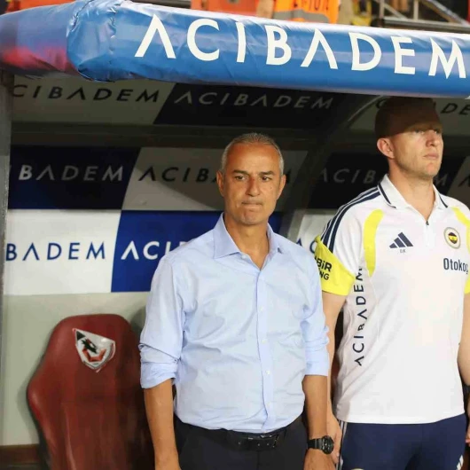 Fenerbahçe'de Sürpriz Karar: İsyan Eden Yıldız İlk 11'e Dönüyor
