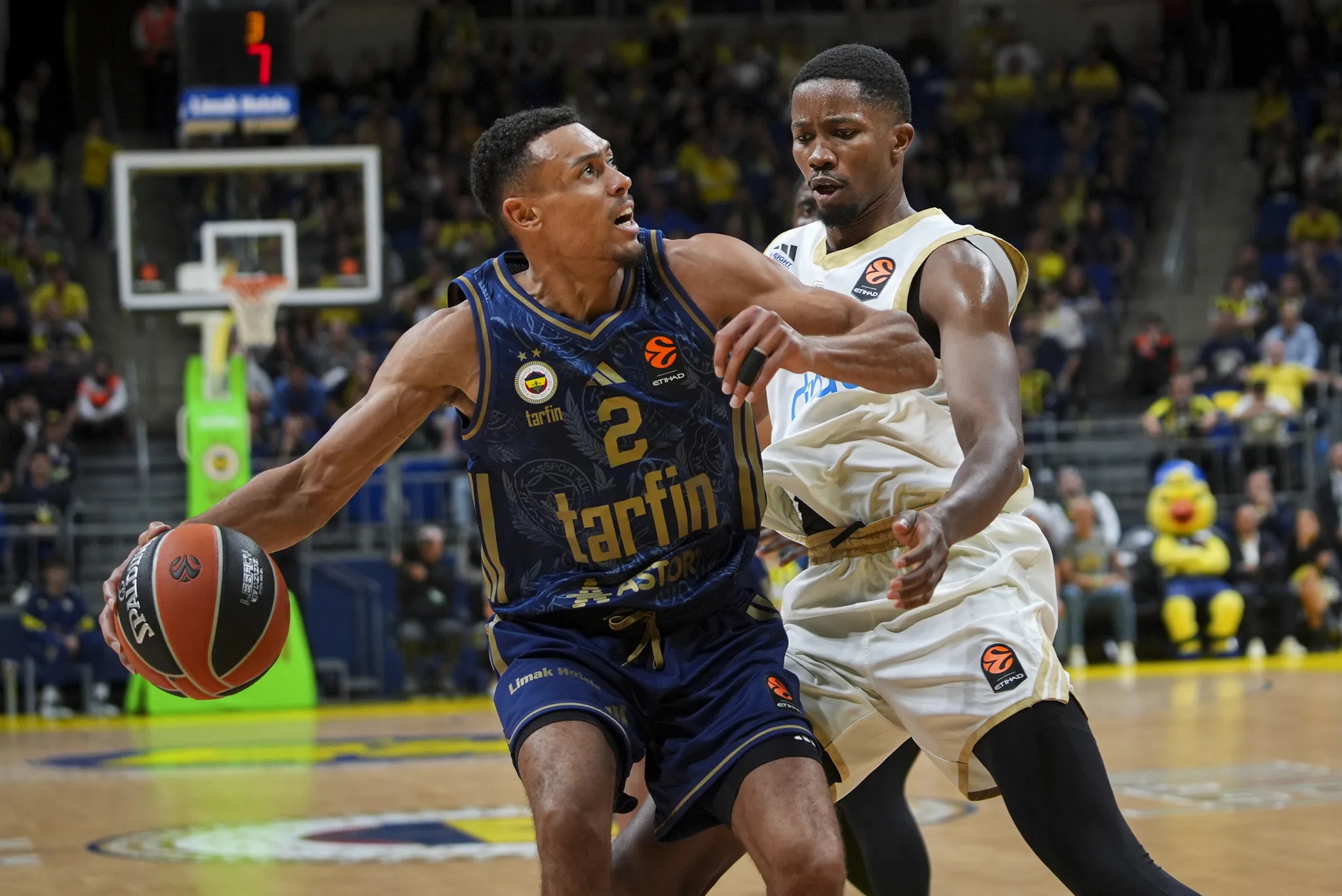 Fenerbahçe Tarfin, Dubai Basketbol'u 76-66 Mağlup Etti