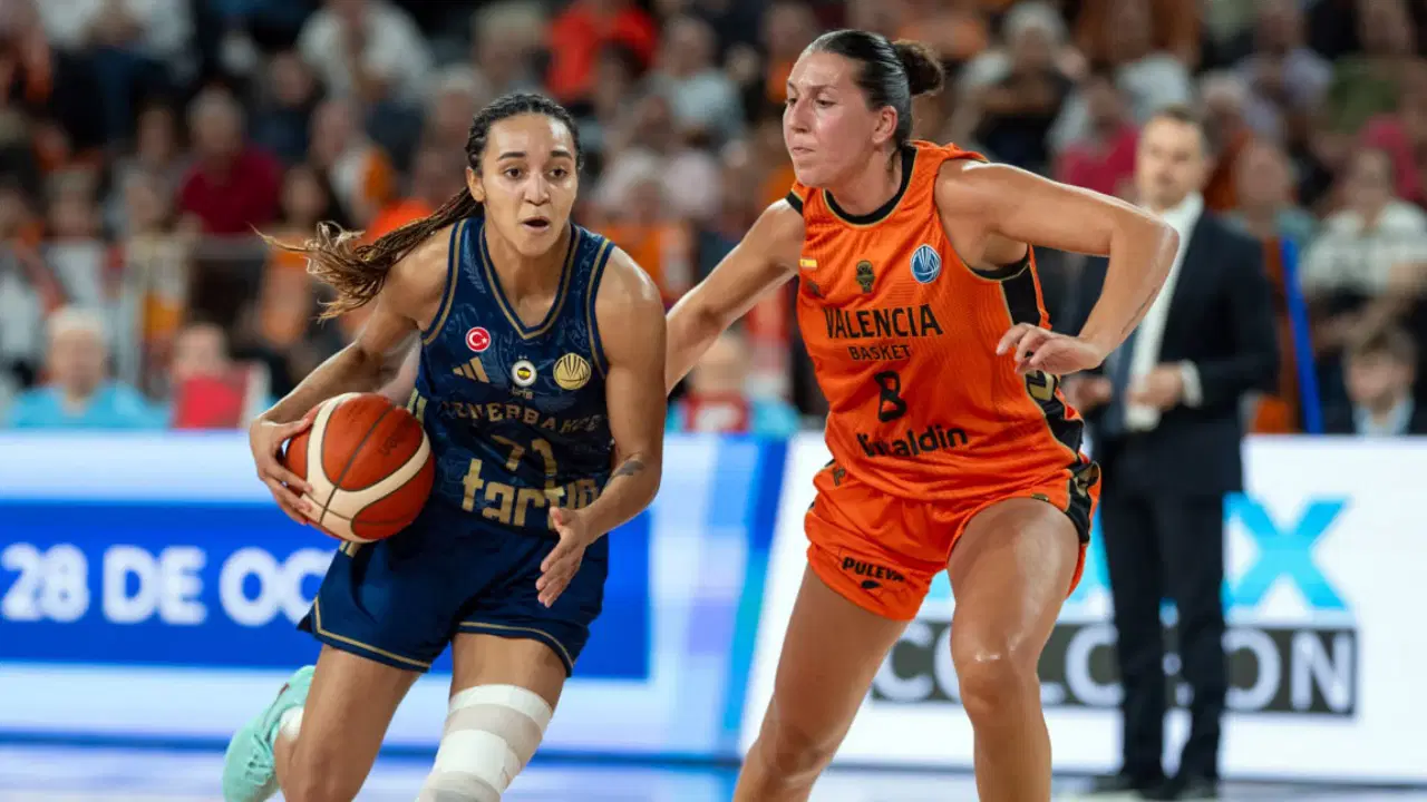 Fenerbahçe Tarfin, EuroLeague'e Valencia'yı 88-69 Yenerek Başladı