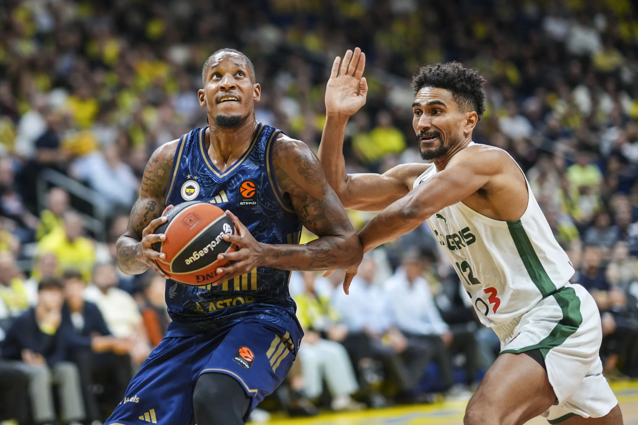 Fenerbahçe Tarfin evinde Zalgiris'i 99-80 yendi