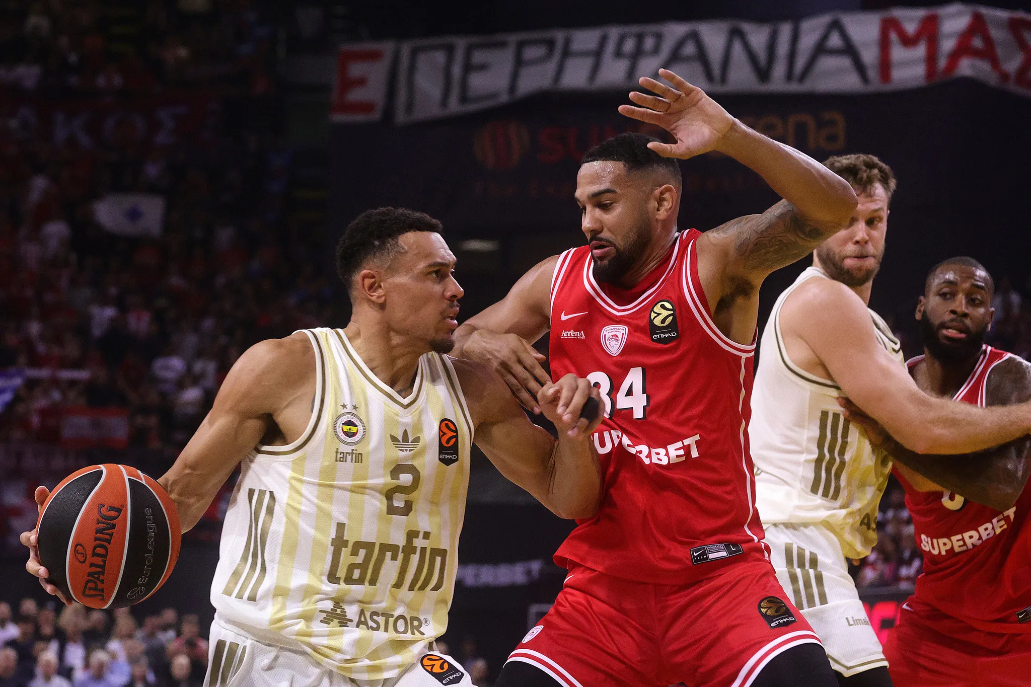 Fenerbahçe Tarfin, Olympiakos'u 64-61 Mağlup Etti