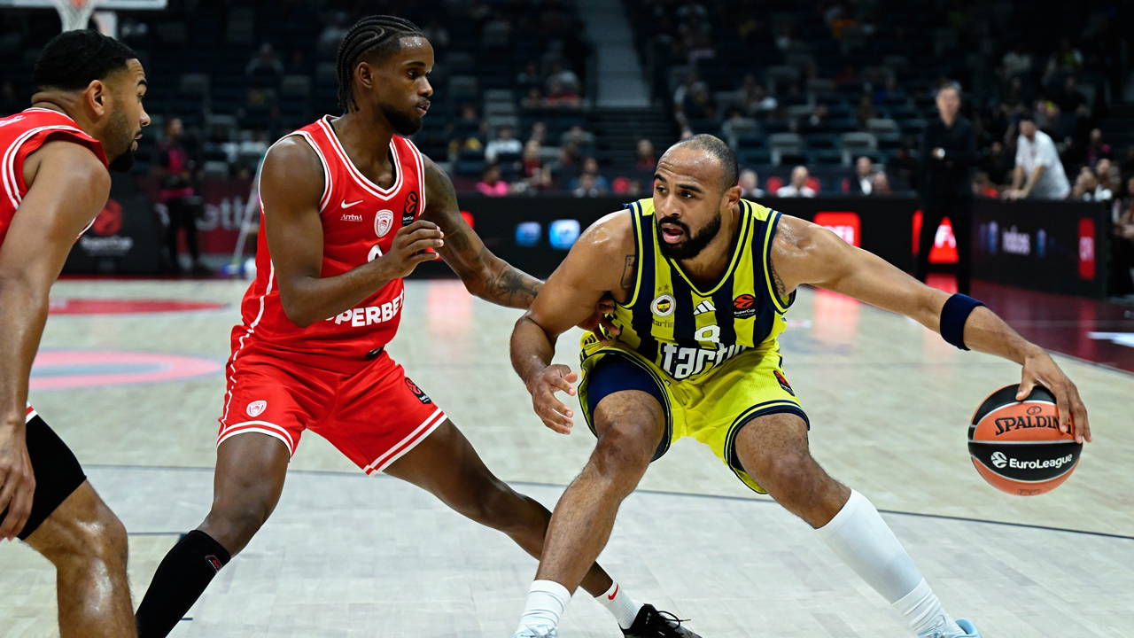 Fenerbahçe Tarfin, Olympiakos'a 92-90 Mağlup Oldu: Süper Kupa'da Üçüncülük Maçına Çıkacak