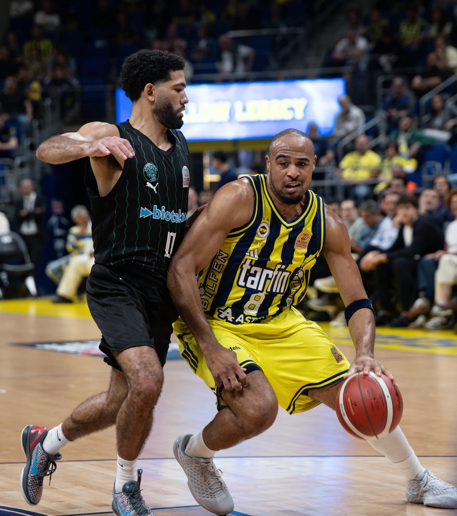 Fenerbahçe Tarfin Son Saniyede Kazandı: 85-84