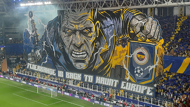 Fenerbahçe Tribünlerinden Şampiyonlar Ligi'ne Muhteşem Koreografi