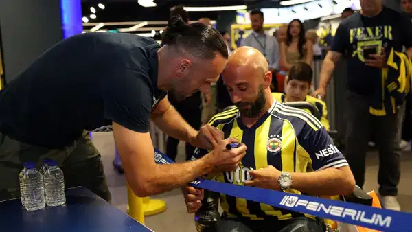 Fenerbahçe'de Vedat Muriç İmza Gününde Taraftarla Buluştu