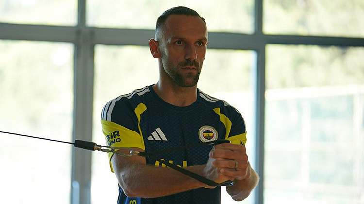 Fenerbahçe'de Vedat Muriqi şoku! Antrenmanı sedyeyle terk etti