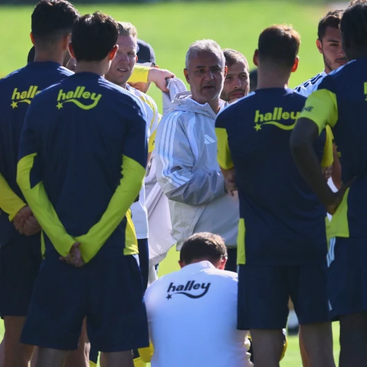Fenerbahçe'de Yıldız Savunmacıya İtalya'dan Teklif