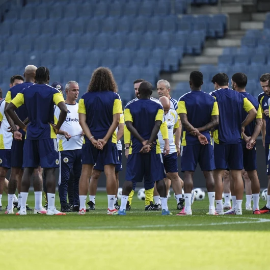 Fenerbahçe'de Yıldız Transferi Şaşkınlığı: Yönetim Vazgeçti