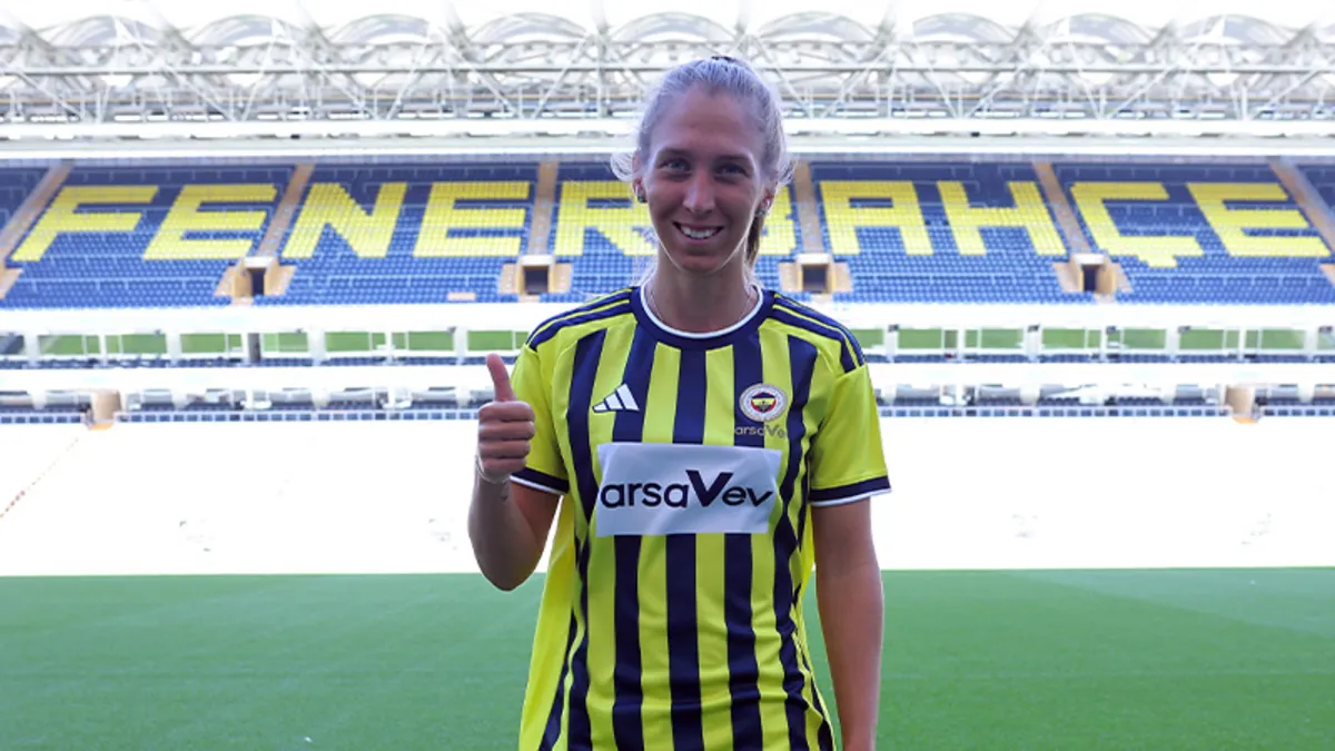 Fenerbahçe, Macar Yıldız Zsanett Bernadett Kajan'ı Transfer Etti