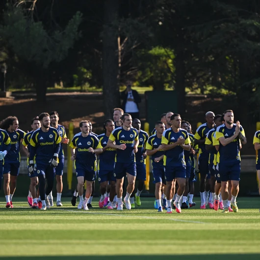 Fenerbahçe'de Ayrılık Resmiyet Kazandı: Yıldız Oyuncu Takımdan Ayrıldı