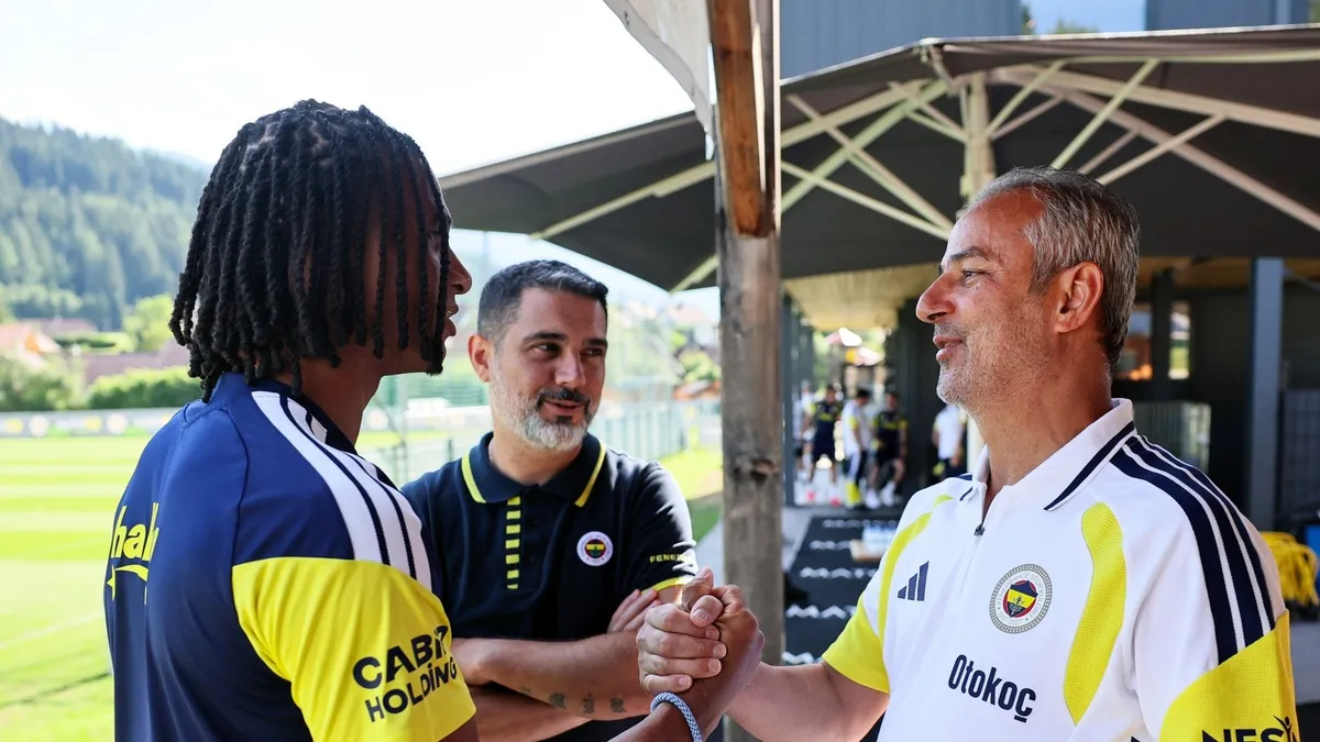 Fenerbahçe'de Nathan Ake coşkusu: İlk antrenmanına çıktı