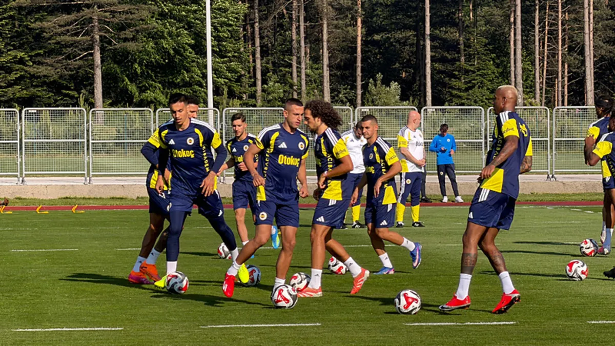 Fenerbahçe'de yenilenme operasyonu: 17 oyuncu yollanıyor