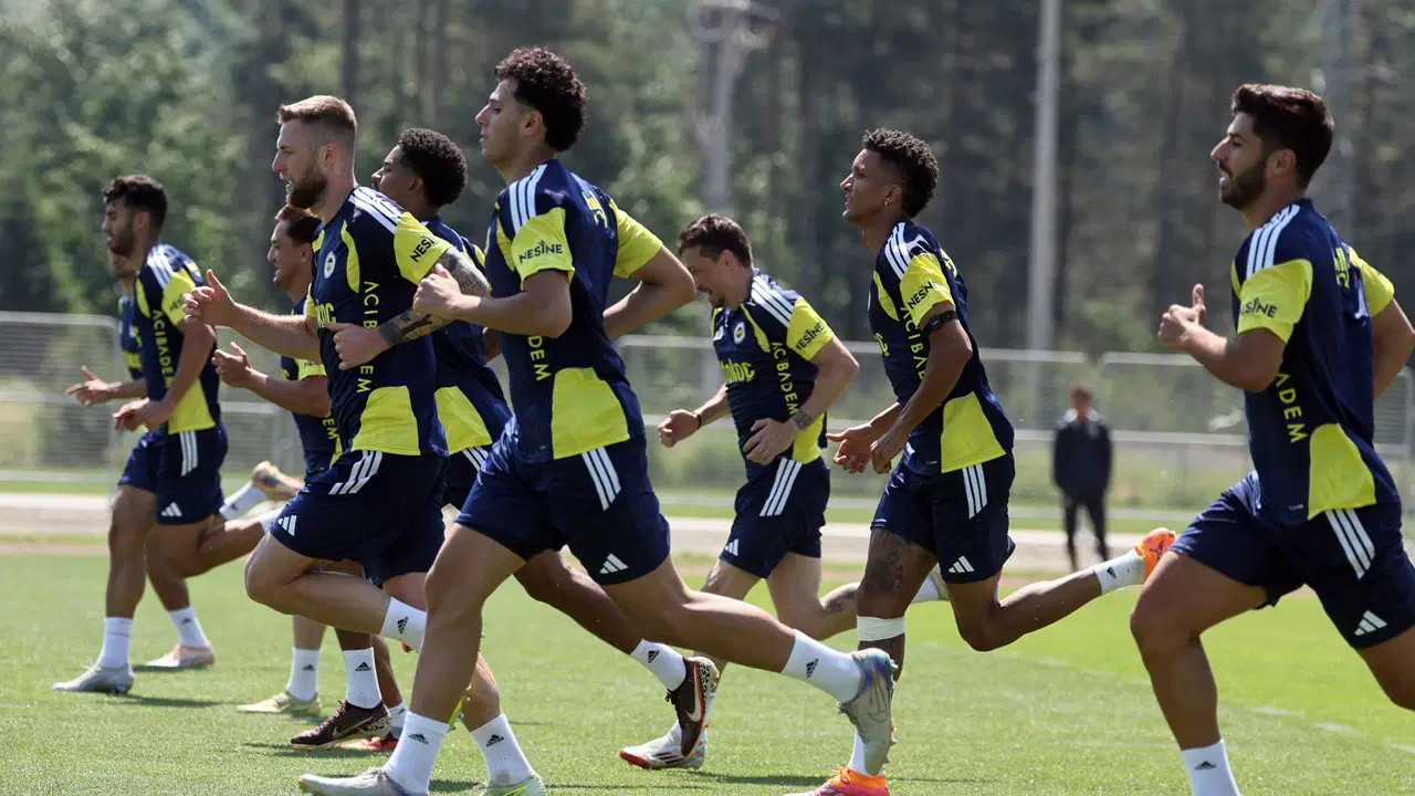 Fenerbahçe'den 8 futbolcu için açıklama: Kamp iddiaları yalanlandı