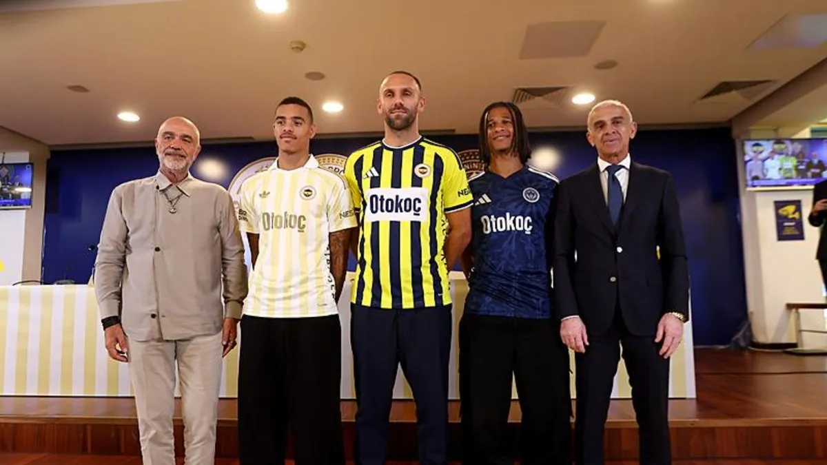 Fenerbahçe'den flaş hamle: Yeni transferler imzayı attı, bir takviye daha yolda