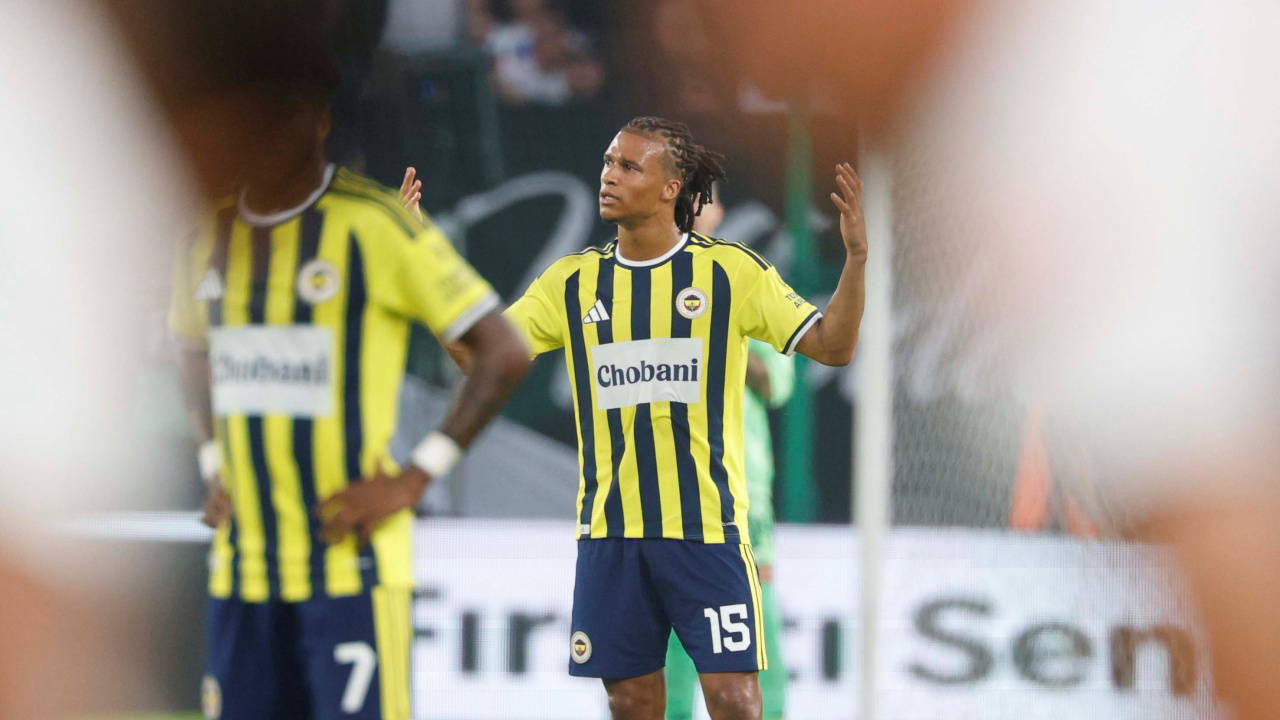 Fenerbahçeli Ake'den Maç Sonrası Sert Özeleştiri: 'Kendi Kendimize Zorlaştırdık