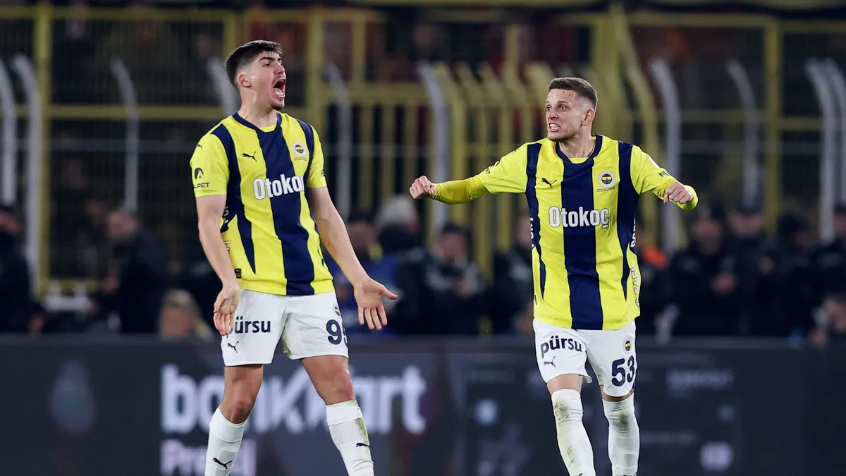 Fenerbahçe'nin eski yıldızları Galatasaray'a! Gündemde o isimler var