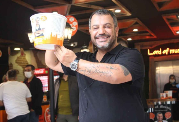 Sosyal Medyada Evlilik İlanı: Fenomen Midyeci 46 Kriter Sıraladı