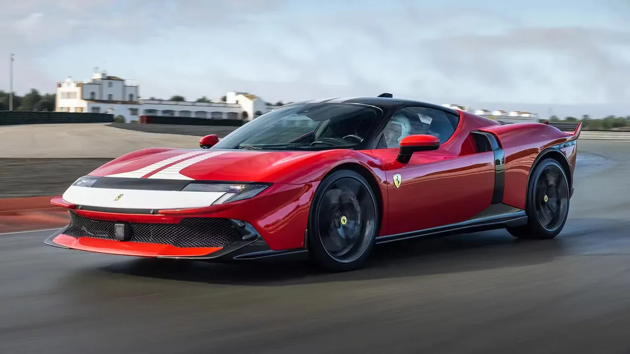 Ferrari'nin Çift Yönlü Stratejisi: Elektrikli Luce ve Geleneksel Motorlar