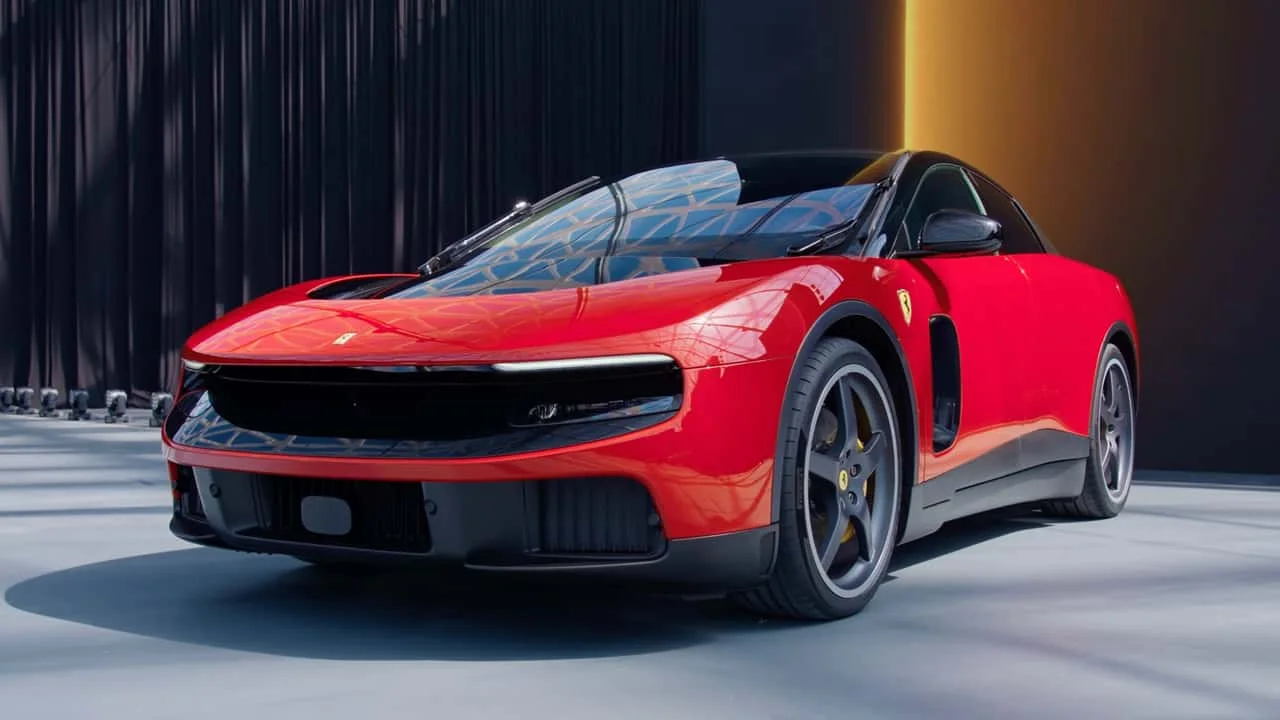 Ferrari'nin İlk Elektrikli Modeli Luce, Hisseleri Ters Düz Etti