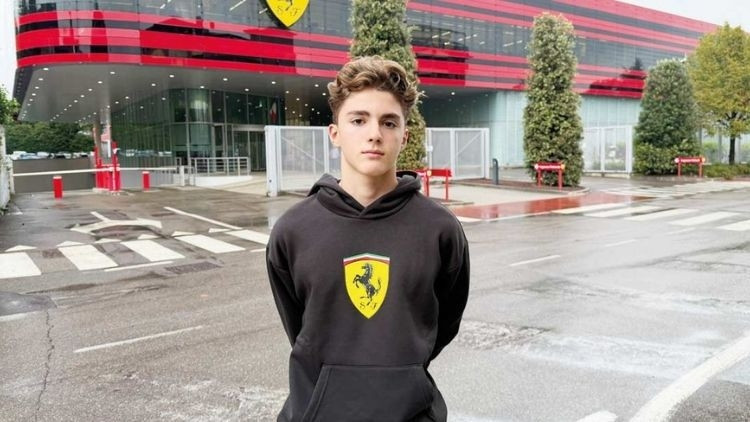 Ferrari'nin ilk Türk pilotu Alp Aksoy, sürücü akademisine seçildi