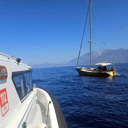 Fethiye açıklarında yelkenli teknede 64 düzensiz göçmen yakalandı