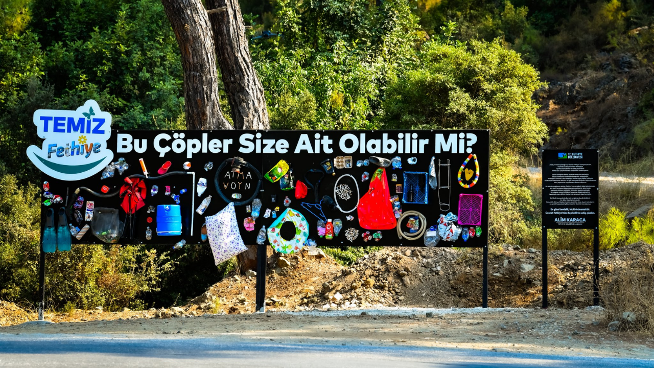 Fethiye'de Çevre Kirliliğine Billboardlu Farkındalık