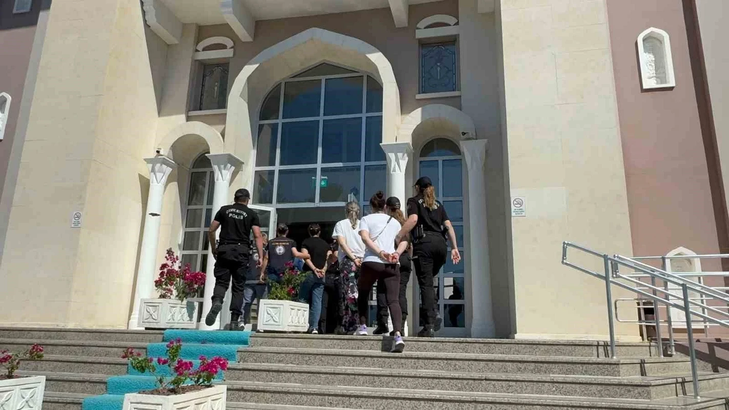 Fethiye'de göçmen kaçakçılığı operasyonu: 9 kişi tutuklandı