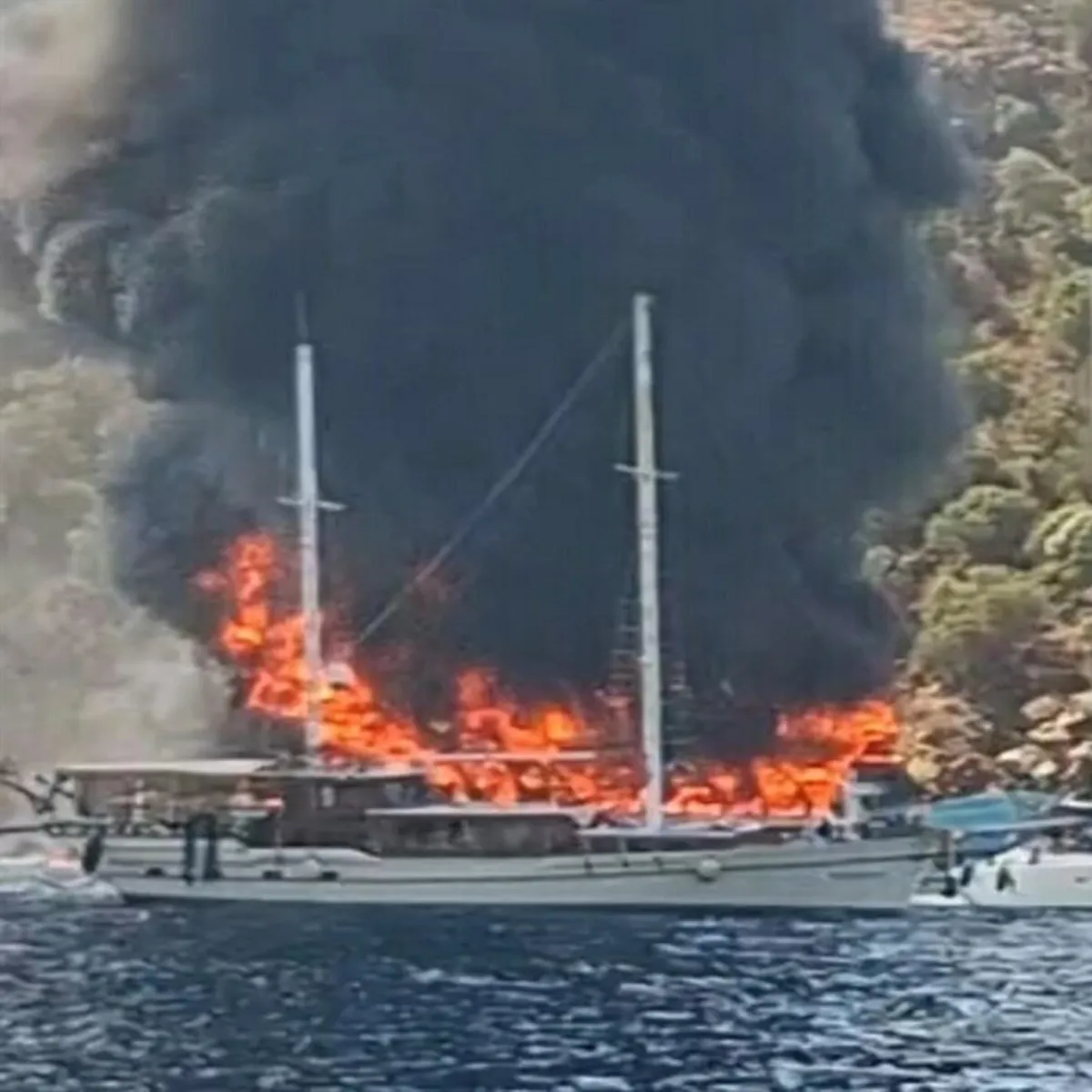 Fethiye'de Tekne Yangını: 115 Yolcu Denize Döküldü