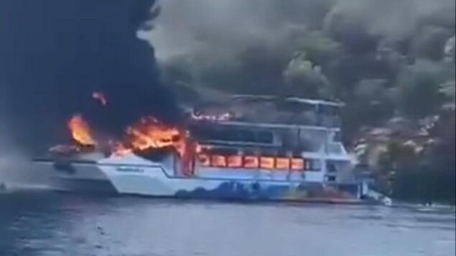 Fethiye'de tekne yangını: Yolcular denize atladı, kurtarma operasyonu