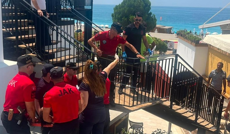 Fethiye'de Yamaç Paraşütü Faciası: İngiliz Turist ve Pilot Ölümden Döndü
