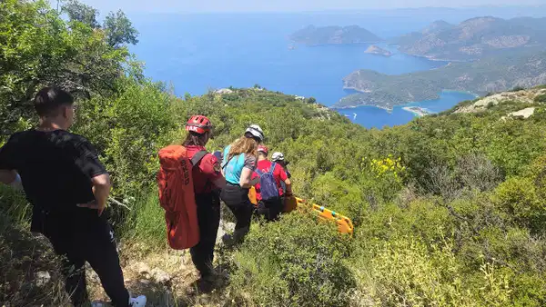 Fethiye'de yamaç paraşütü kazası: Pilot ve turist yaralandı