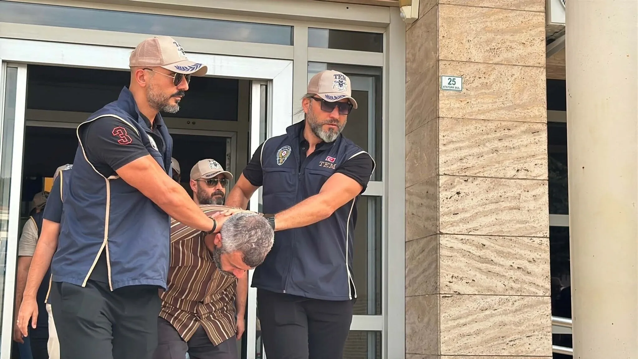 FETÖ firarisi Burkay Karatepe gözaltında: Ablası da soruşturmada