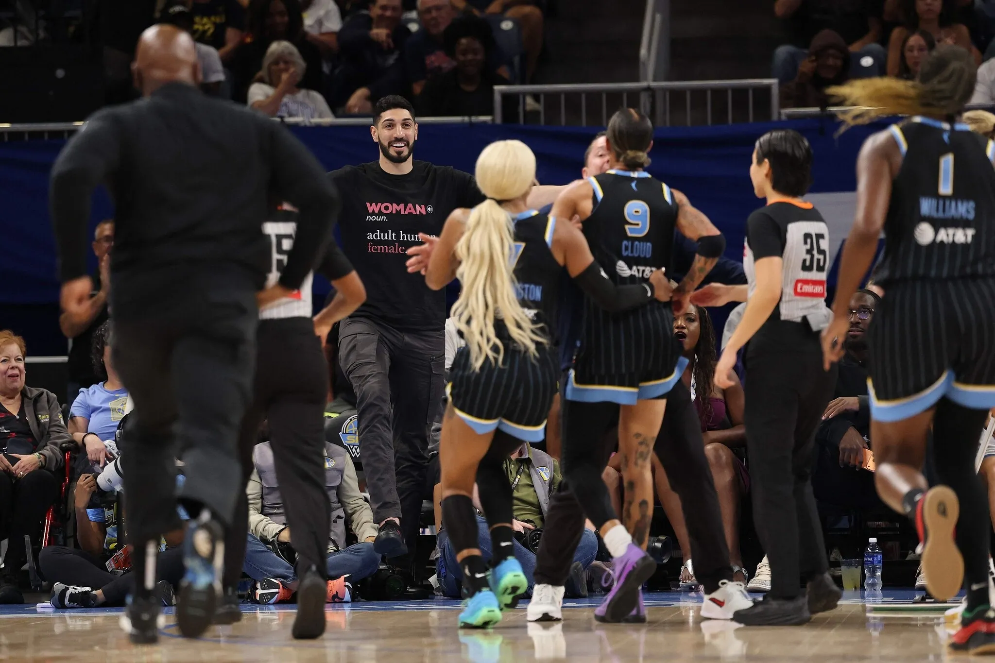FETÖ firarisi Enes Kanter, kadın basketbol takımından kovuldu