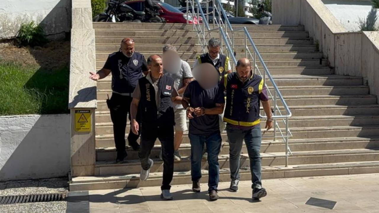 FETÖ'den ihraç emniyet müdürü parke taşı hırsızlığından gözaltına alındı