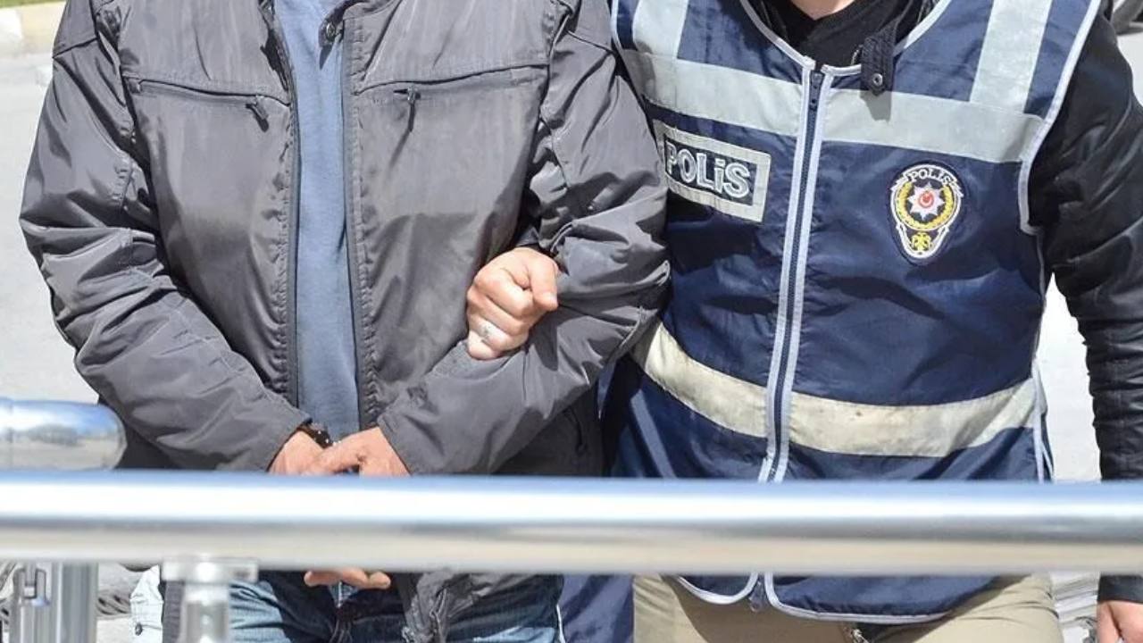 FETÖ'nün 'izdivaç' sorumlularına 8 ilde operasyon: 9 gözaltı