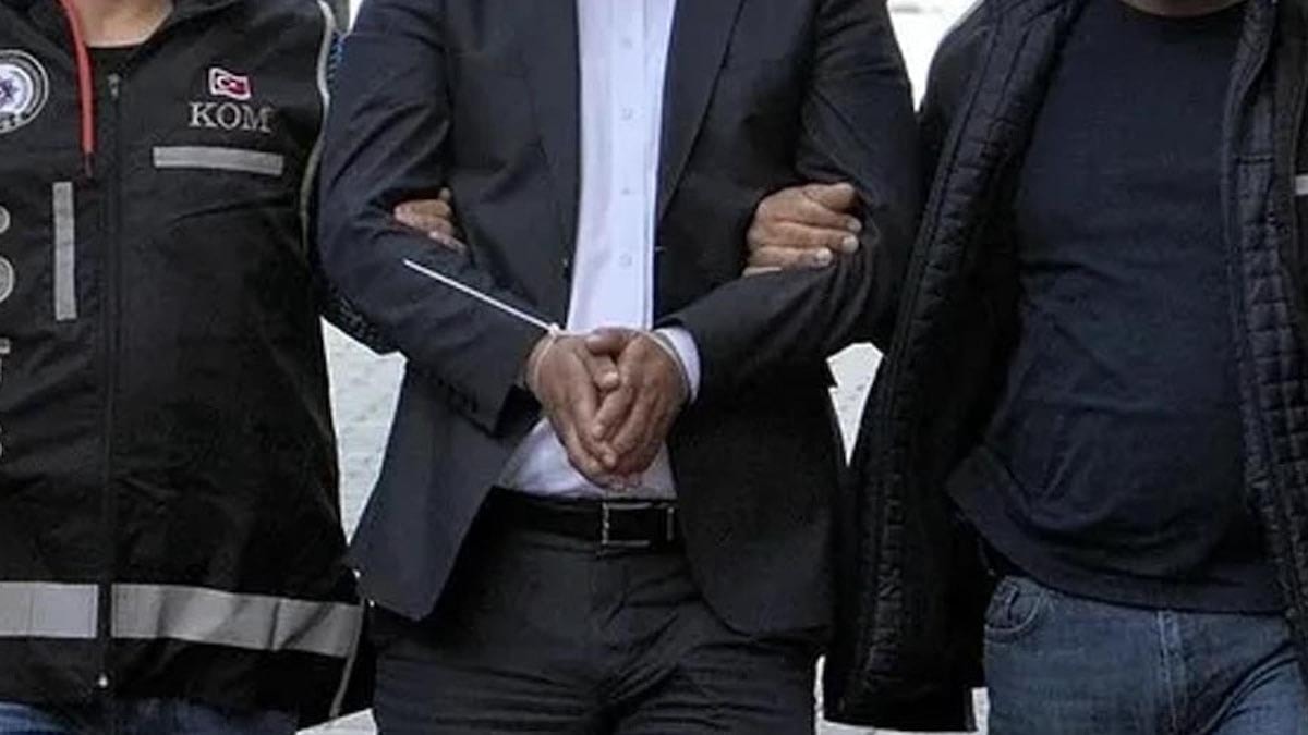 FETÖ üyeleri yurt dışına kaçarken sınırda yakalandı