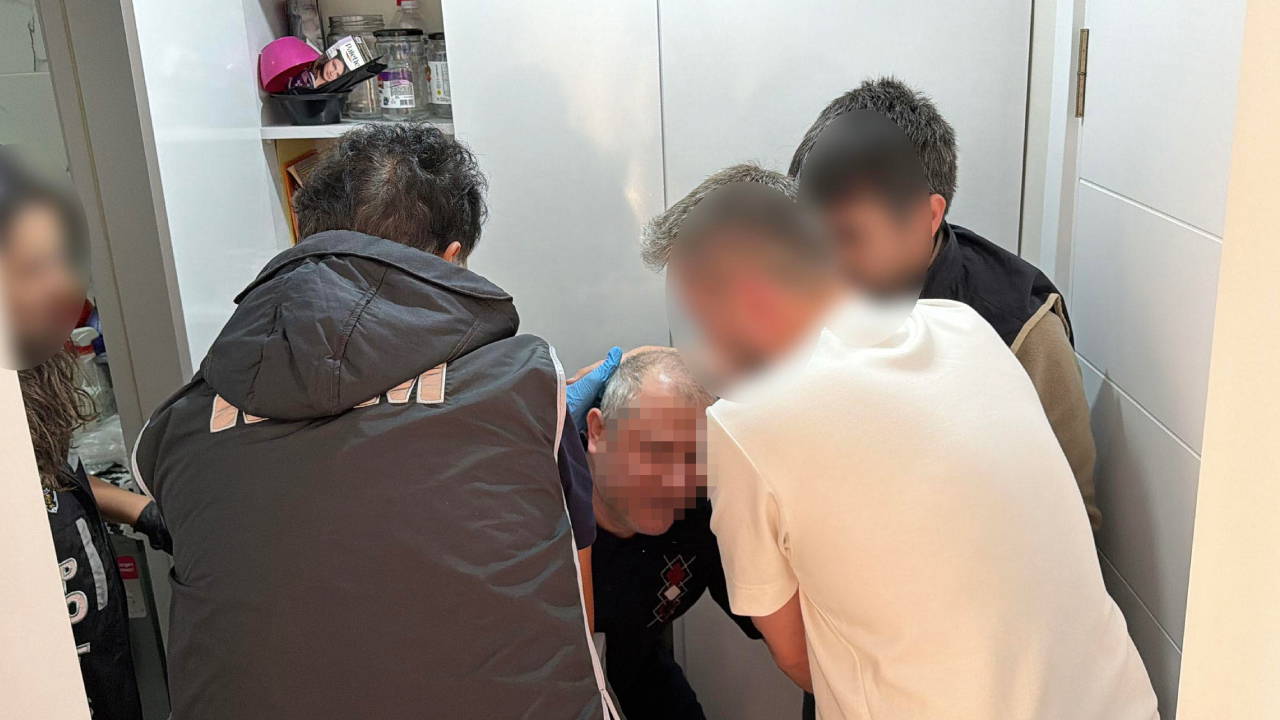 FETÖ'nün 'köyler abisi' çamaşır makinesi arkasında yakalandı