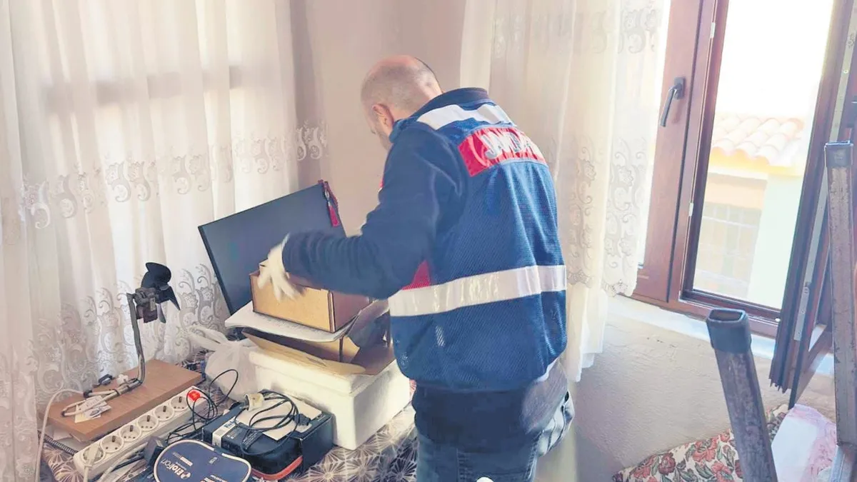 FETÖ'ye Para Toplayanlara Operasyon: İzmir'de 21 Gözaltı