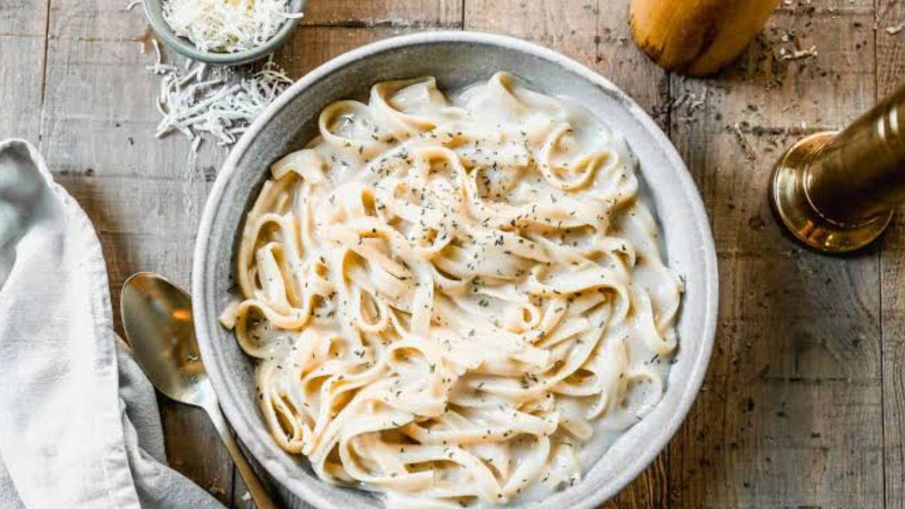 Fettuccine Alfredo: Roma'nın Kadifemsi Lezzeti